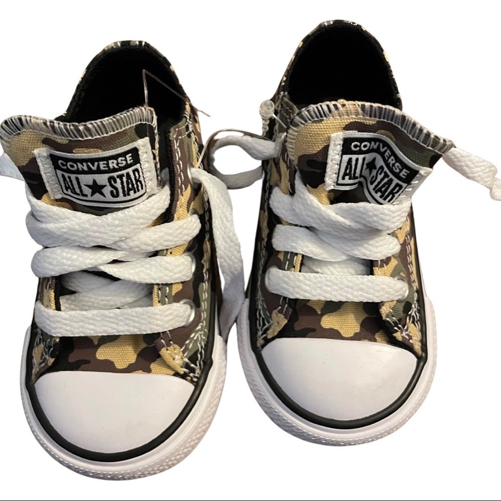 NWOT Camo Converse kicks for baby size 4
